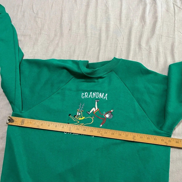Vintage 80s 90s Grandma Reindeer Embroidered Green Christmas crewneck Size Large - Picture 6 of 7